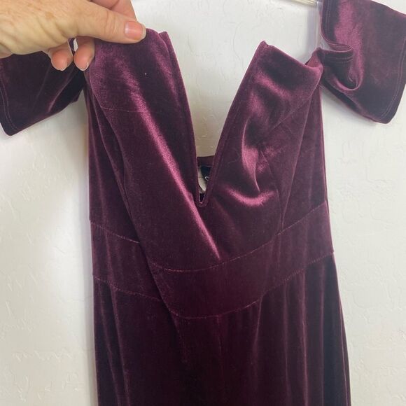 Windsor M jumpsuit reddish plumb colored Holiday or party velvet stretchy - Picture 1 of 9